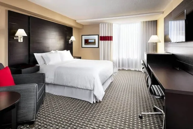 غرفة تنفيذية بسرير كينج، Four Points By Sheraton Meadowvale 2/3