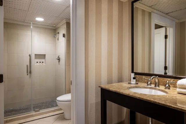 Cupola, Suite, King Bed, Mountain View, Sofa، Inns At The Equinox 3/4