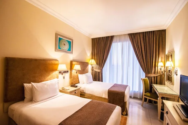 شقة ديلوكس بسرير كينج وسريرين منفصلين بإطلالة على المدينة بغرفتي نوم، Mercure Dubai Barsha Heights Hotel Suites and Apartments 7/13