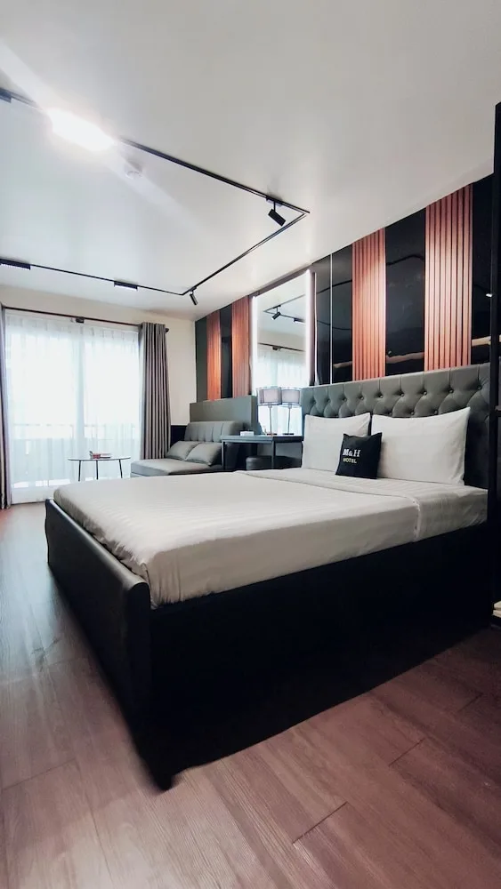 جناح بسرير كوين وسرير فردي بشرفة، Moc Huong Hotel 7/10