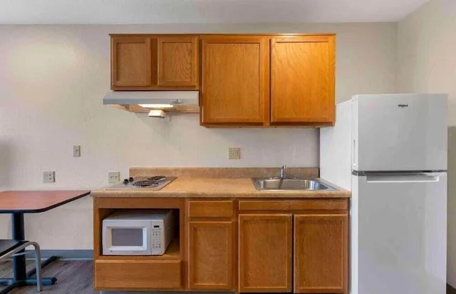 2 Full Beds Smoking, Kitchen، Studio 6 Extended stay Bossier City, LA - Shreveport 10/10