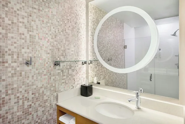 جناح بسرير كينج مع سرير سحّاب إضافي، SpringHill Suites by Marriott Detroit Metro Airport Romulus 8/10