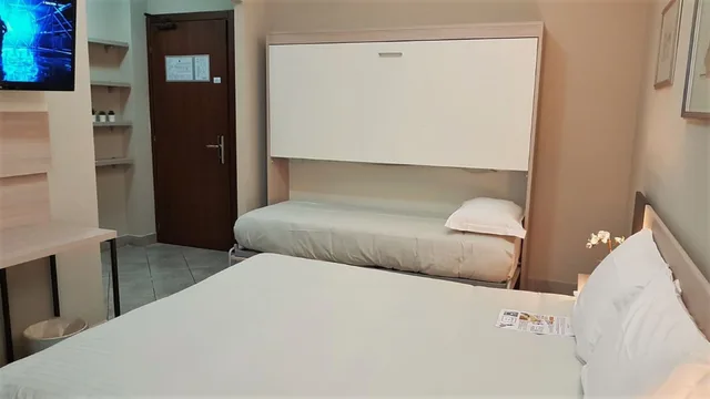 غرفة ثلاثية بسرير كوين مع أريكة، Hotel Gran Torino 6/9