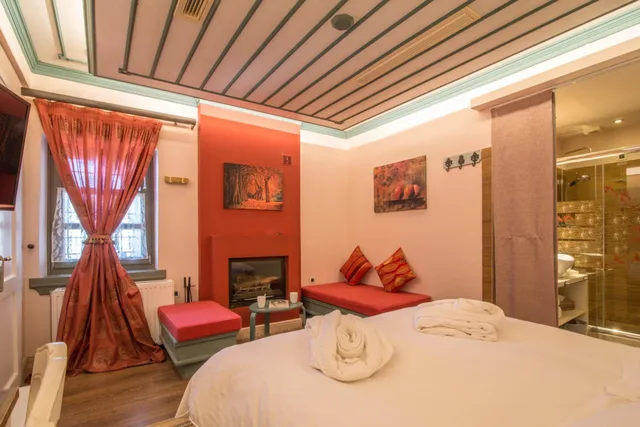 Deluxe, Double Bed, Pirrion Hotel 3/8
