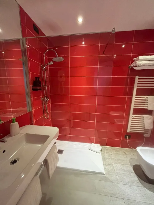 غرفة كلاسيكية ثلاثية بسرير كينج وسرير فردي بغرفة نوم واحدة، Blue Shades Aparthotel 5/8