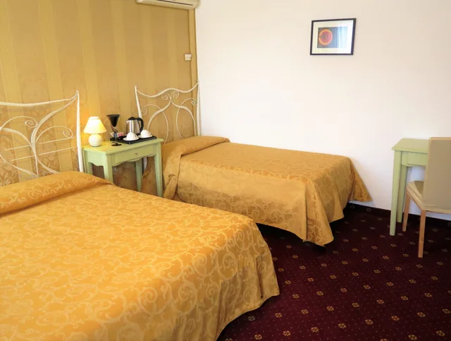غرفة سوبيريور ثلاثية بسرير كوين وسرير فردي، Hotel Al Soffiador 3/10