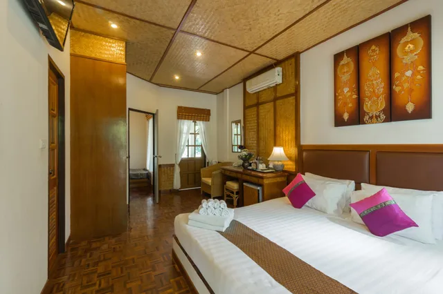 كوخ عائلي، Coral Hotel Bangsaphan 1/1