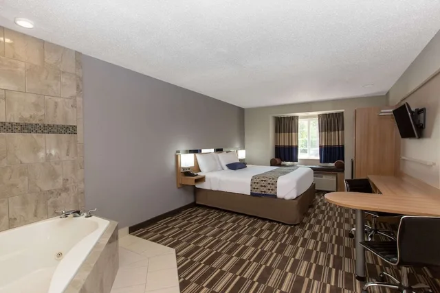 غرفة ديلوكس بسرير كينج، Microtel Inn And Suites Augusta 3/3