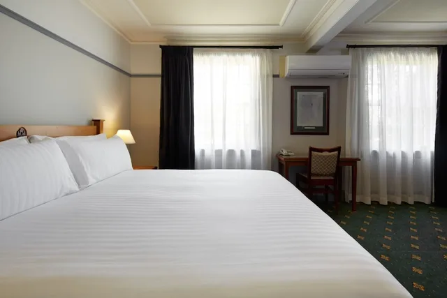 Standard, Queen Bed, Stair Access Only، Brassey Hotel 1/3