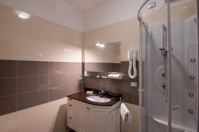 Economy, Double Bed, Ground Floor, Separate Building، HOTEL MONDIAL 7/8
