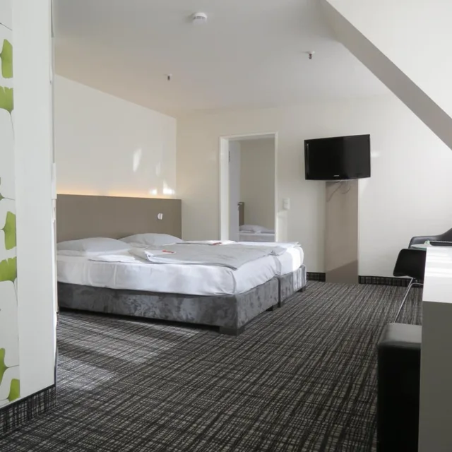 غرفة قياسية رباعية بسرير فردي، Comfor Hotel 1/7