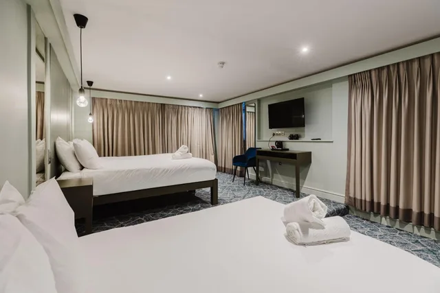 جناح سوبيريور، Signature Townhouse Hyde Park 4/10