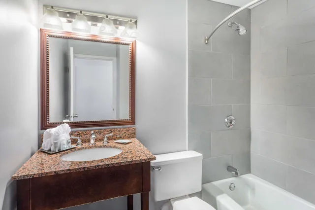 غرفة بسرير كوين، Wyndham Garden Greensboro 3/3