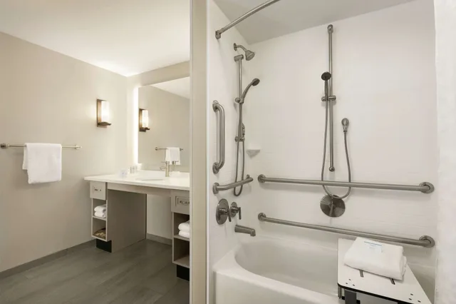 Urban, Suite, King Bed, Accessible، HOMEWOOD SUITES BY HILTON WORCESTER 2/2