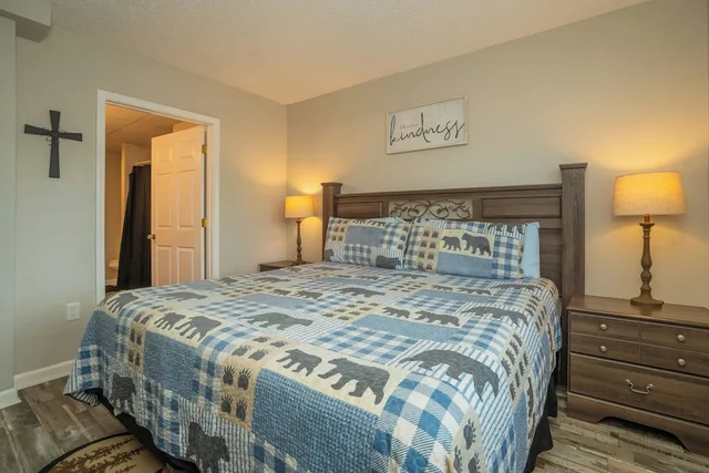 شقة سكنية بسرير كينج وسرير كوين بغرفتي نوم مع أريكة، Gatlinburg Chateau Rentals 4/10