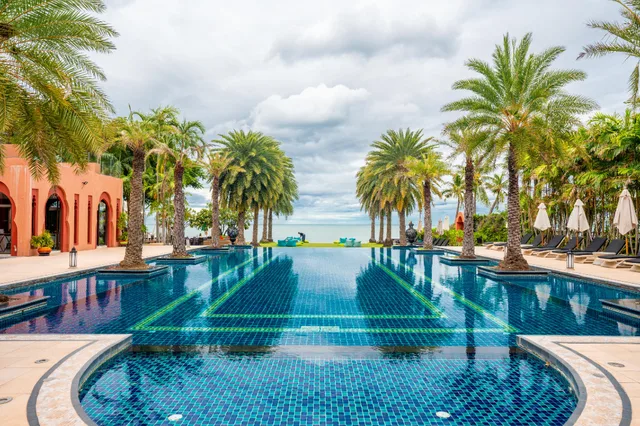 جناح بسرير مزدوج بإطلالة على البحر بشرفة بحوض جاكوزي، Marrakesh Hua Hin Resort And Spa 1/1
