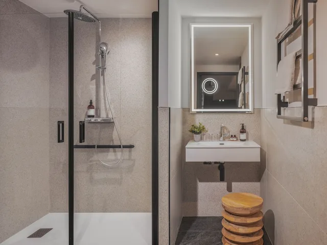 شقة كومفورت بسرير كوين، Maisons du Monde Hotel & Suites - Marseille Vieux Port 2/2