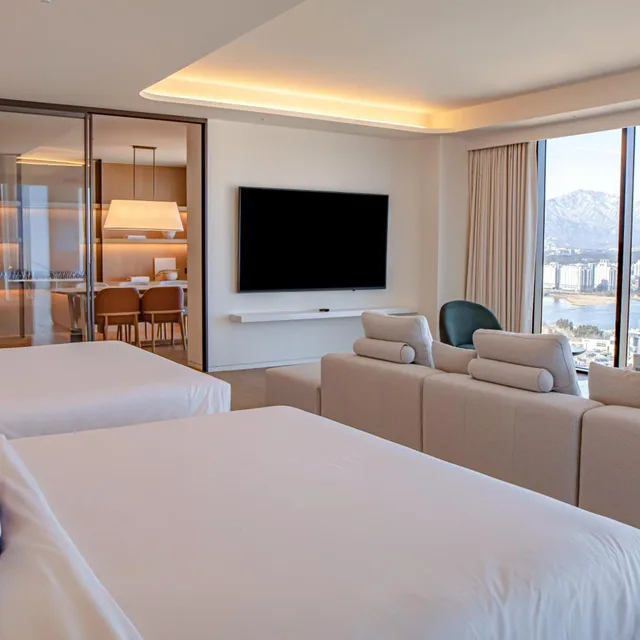 Suite, 2 King Beds, Homm Marina Sokcho 3/7