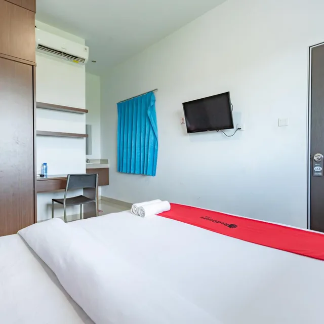 غرفة ديلوكس، RedDoorz Plus near Kepri Mall 6/10