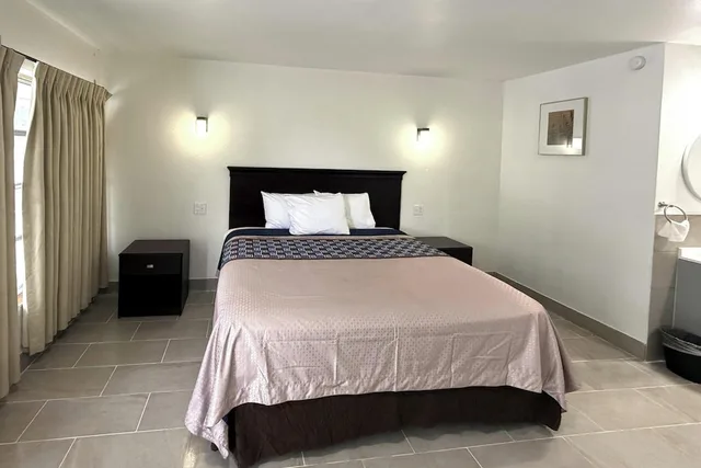 غرفة بسرير كينج لغير المدخنين، Friendship Inn Near Golf Course Ocala FL 1/4