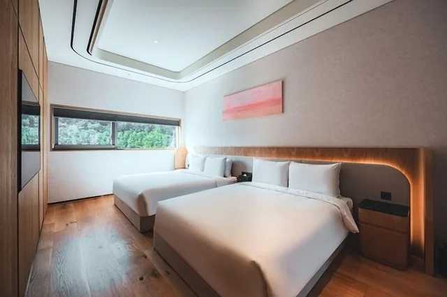 جناح بريميوم بسرير كينج وسرير كوين بإطلالة على البحر بجاكوزي، Mer de l'aube Hotel 2/5