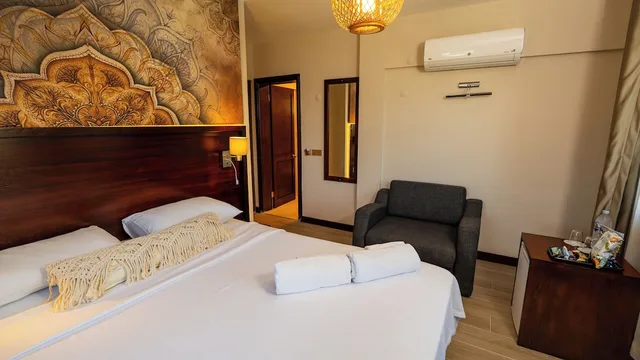 غرفة كومفورت بسرير كوين مع أريكة، Les Terrasses Selimiye Hotel 6/10
