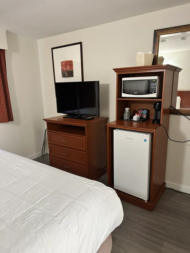 غرفة بسرير كوين، Travelodge by Wyndham Langley 4/9