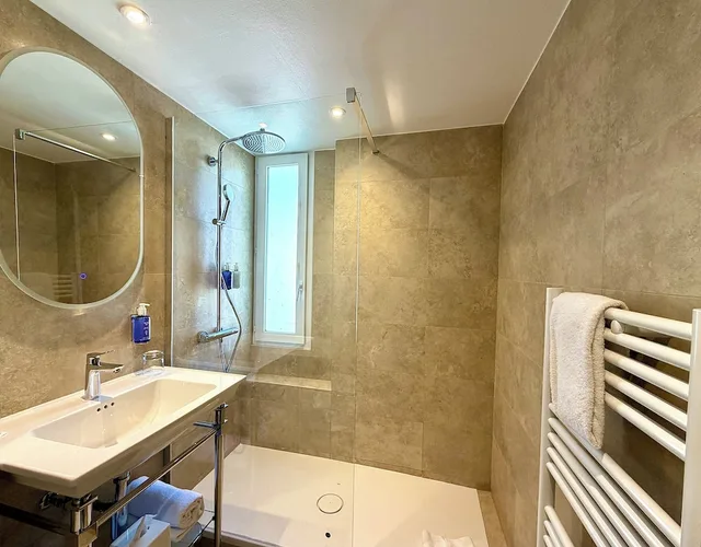 غرفة سوبيريور ثلاثية، Hotel Pergolese - Paris Champs Elysees 3/6