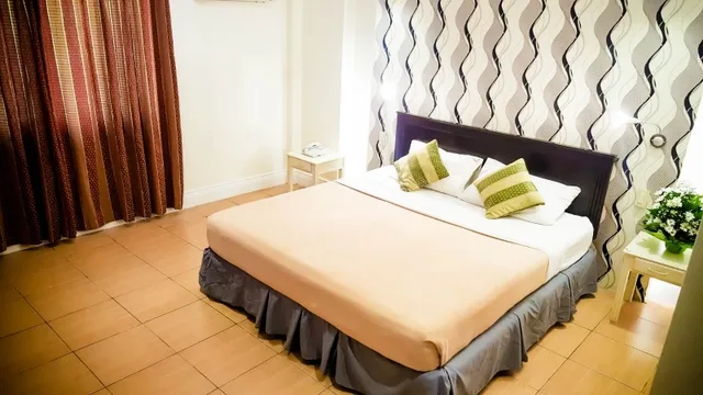 غرفة ديلوكس بسرير كينج، OYO 252 Hotel Euroasia 2/6