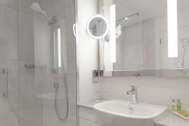 غرفة كلاسيكية بسرير كينج، Oxford Belfry Hotel & Spa 2/2