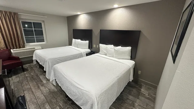غرفة ديلوكس بسريرين كوين، Red Roof Inn Hayward 2/5