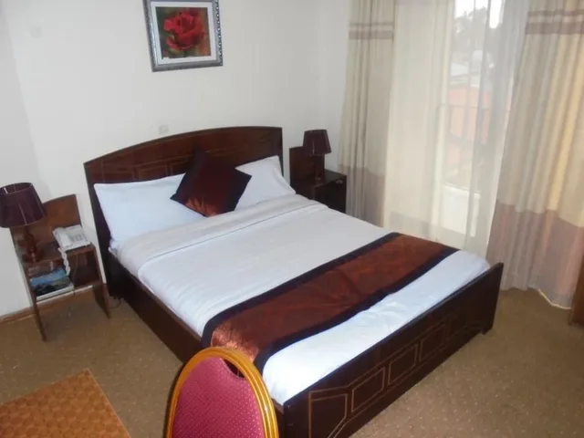 جناح بسرير كوين، Pacific Hotel 1/4