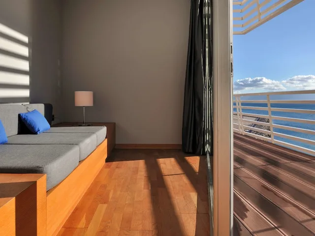 جناح سوبيريور بسرير فردي بإطلالة على البحر بشرفة، Mercure Quemado Resort 2/8