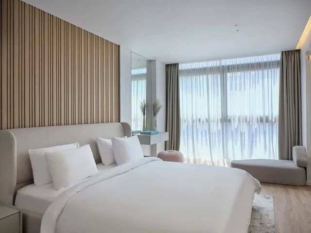 غرفة تنفيذية بسرير كينج بجاكوزي، NUR Aparthotel Athens 1/5