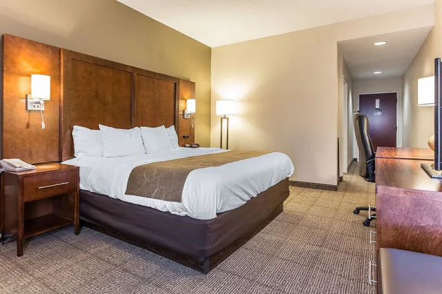 غرفة قياسية بسرير كينج، Comfort Suites Myrtle Beach Central 3/6