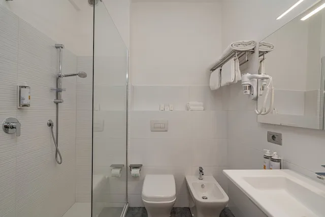 غرفة ثلاثية بسرير مزدوج وسرير فردي بإطلالة على البحر، Hotel Calabona 3/5