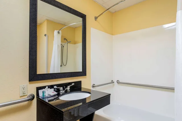 غرفة بسرير كينج لذوي الإعاقة، Comfort Inn & Suites Corbin North 8/10