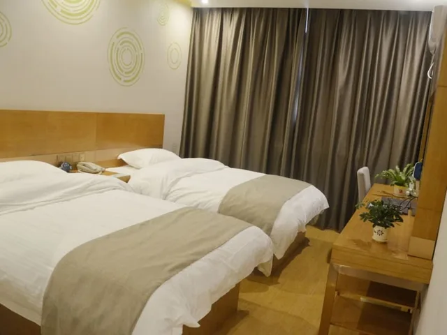 Family, 1 King and 1 Single Beds, Greentree Inn Anqing Wangjiang County Lantian Road Yiheyuan Express Hotel 1/2