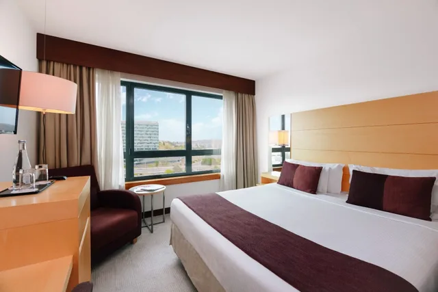 غرفة تنفيذية بسرير مزدوج بإطلالة على المدينة، Hotel Acores Lisboa 1/4