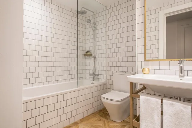 غرفة بريفيليج بسرير كوين بشرفة، Hotel Midmost Barcelona 2/3