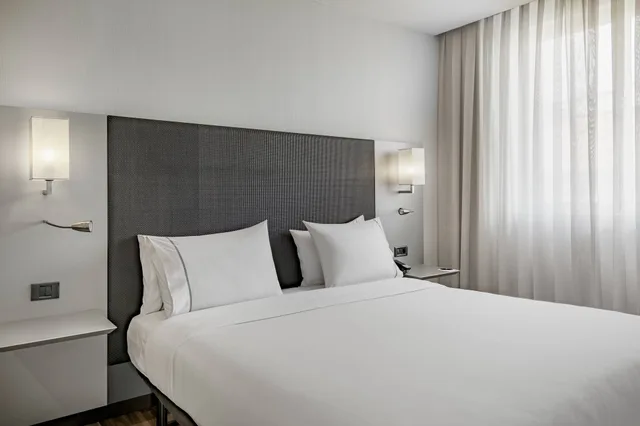 غرفة قياسية بسرير كوين، AC Hotel Burgos by Marriott 1/3