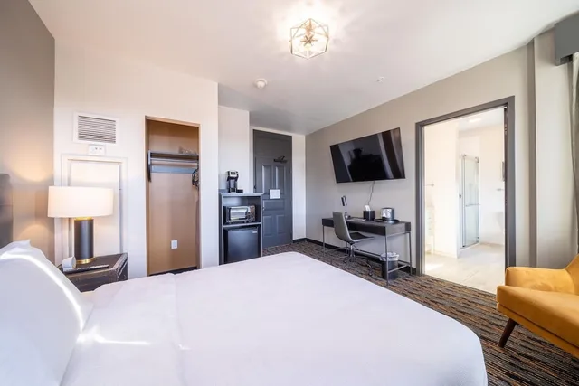 غرفة قياسية بسرير كوين، Tygart Hotel, Ascend Hotel Collection Elkins WV 2/8