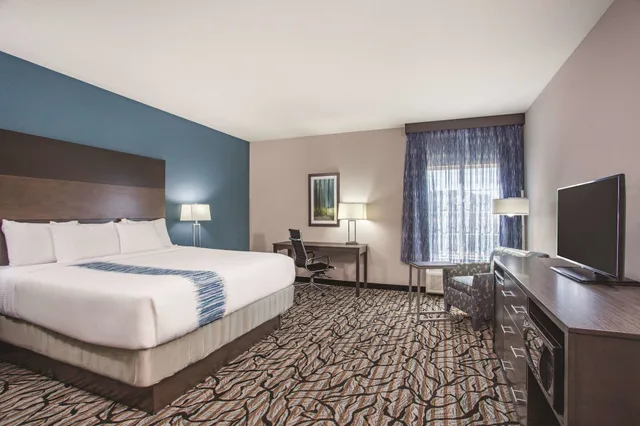 غرفة بسرير كينج لذوي الإعاقة، La Quinta Inn and Suites by Wyndham Cullman 2/10