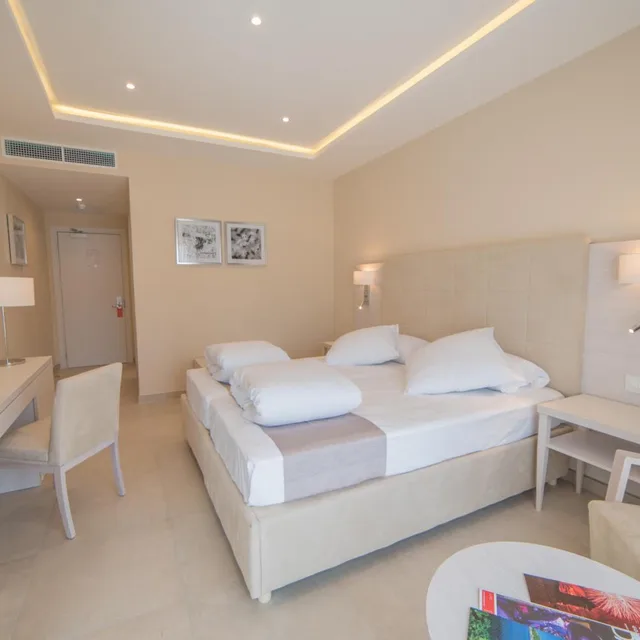 غرفة ديلوكس بسرير كينج بإطلالة على الحديقة، Maritim Antonine Hotel and Spa Malta 7/10