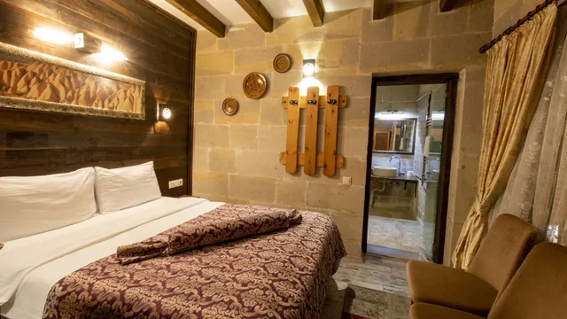 غرفة قياسية، In Stone House 1/10