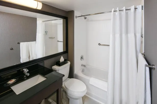 Upgrade, King Bed، Comfort Inn Yarmouth 8/9