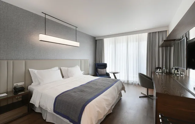 غرفة تنفيذية بسريرين منفصلين بإطلالة على المدينة، Makedonia Palace, WorldHotels Luxury 1/4