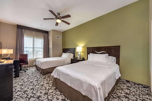 جناح بسريرين كوين بغرفة نوم واحدة مع أريكة، Homewood Suites by Hilton Oxnard/Camarillo 2/6
