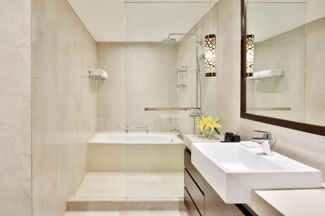1 Bedroom, Residential, Suite, King Bed, Living Area, Balcony, Kitchenette، Marriott Suites Pune 7/9