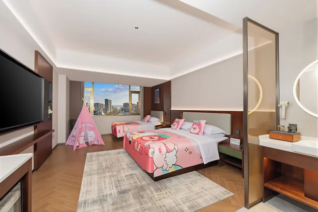 غرفة عائلية بسرير كينج وسرير مزدوج، Days Hotel by Wyndham Fuyang Linquan 1/2